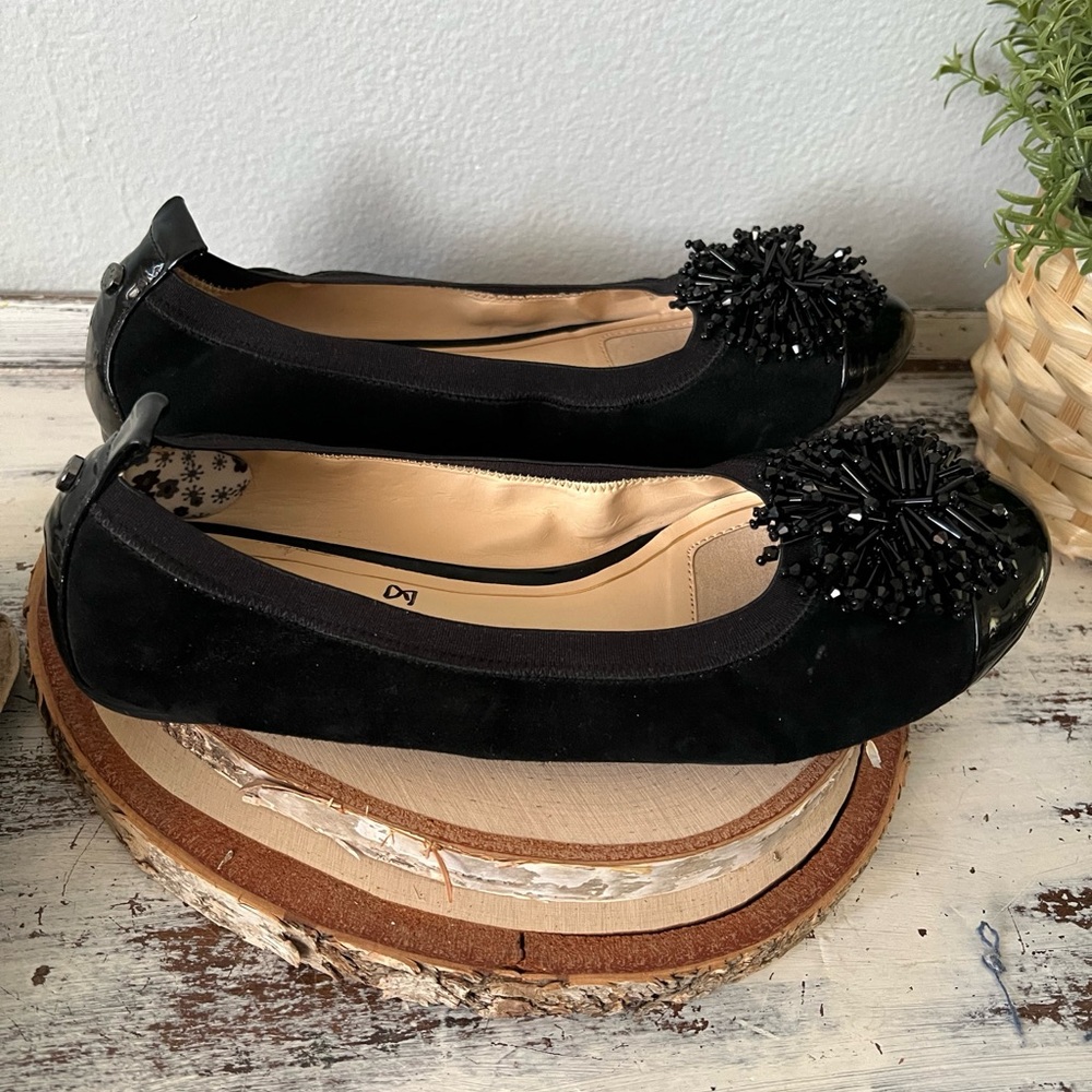 ✨SOLD✨ Alex Marie Shoes Black Leather Ballet Flats Size 8 Beaded Pom Pom - Picture 3 of 9